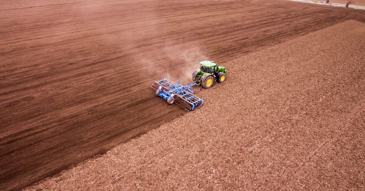 agricultura-campo-cultivo-agricultor-herba-sega-colleita