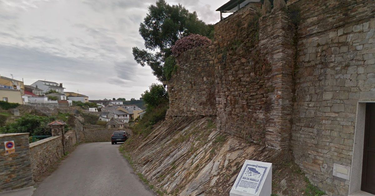 ribadeo-rua-da-muralla-vista