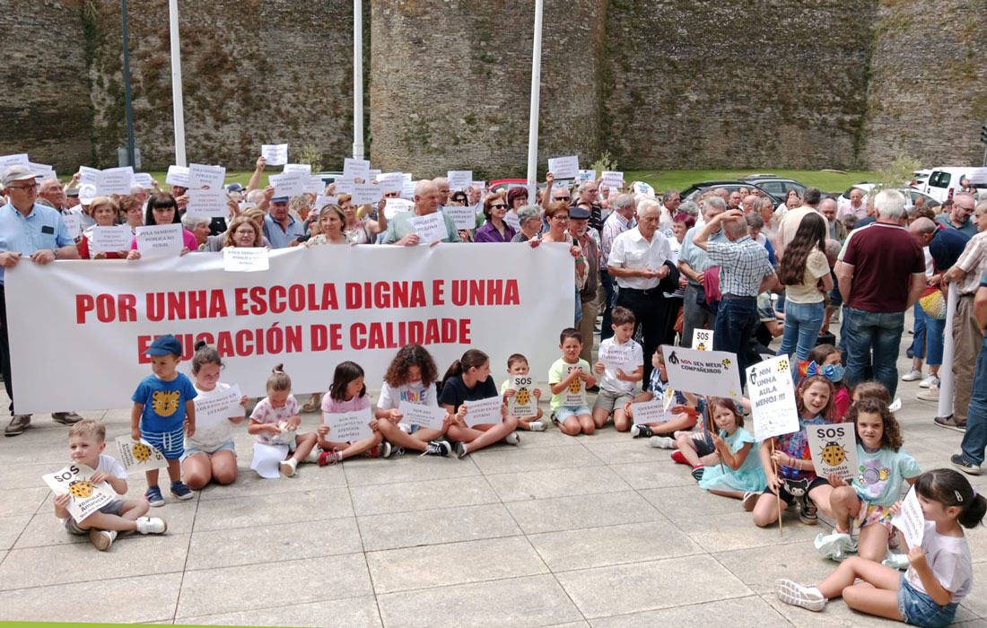 manifestacion-educacion-A-Pontenova-en-Lugo