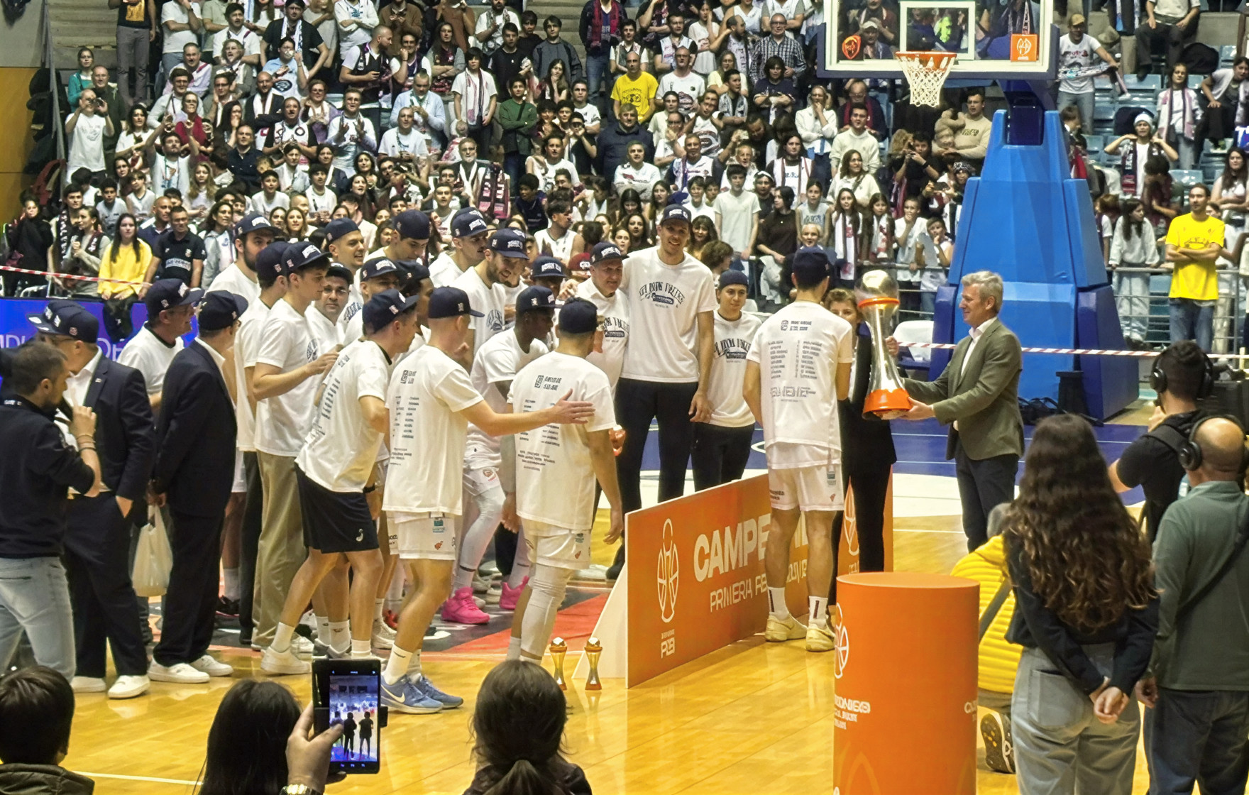 SANTIAGO obradoiro acb_imgupscaler.ai_Beta_2K