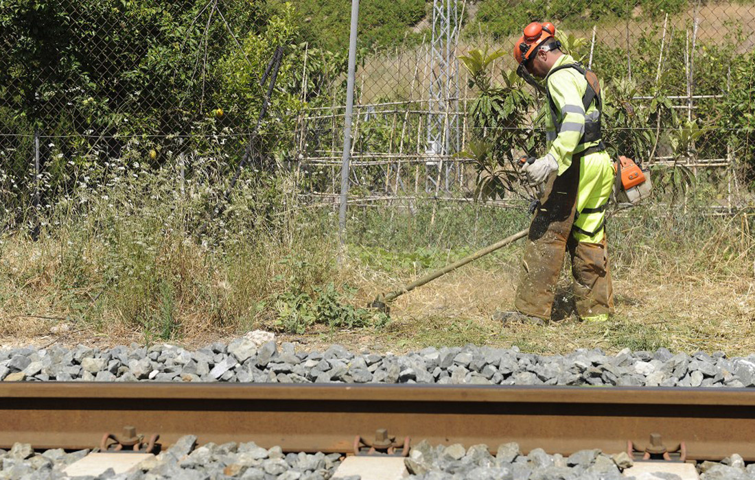 traballador-adif-via-tren-opeario