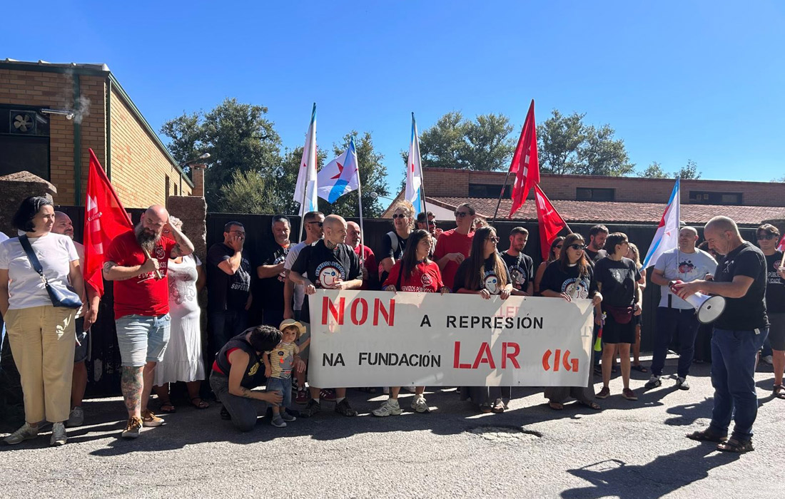 protesta-fundacion-lar-vilagarcia
