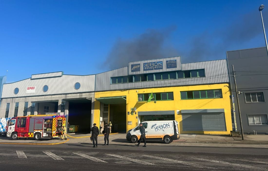 LUGO incendio ceao arde herbon desguaces