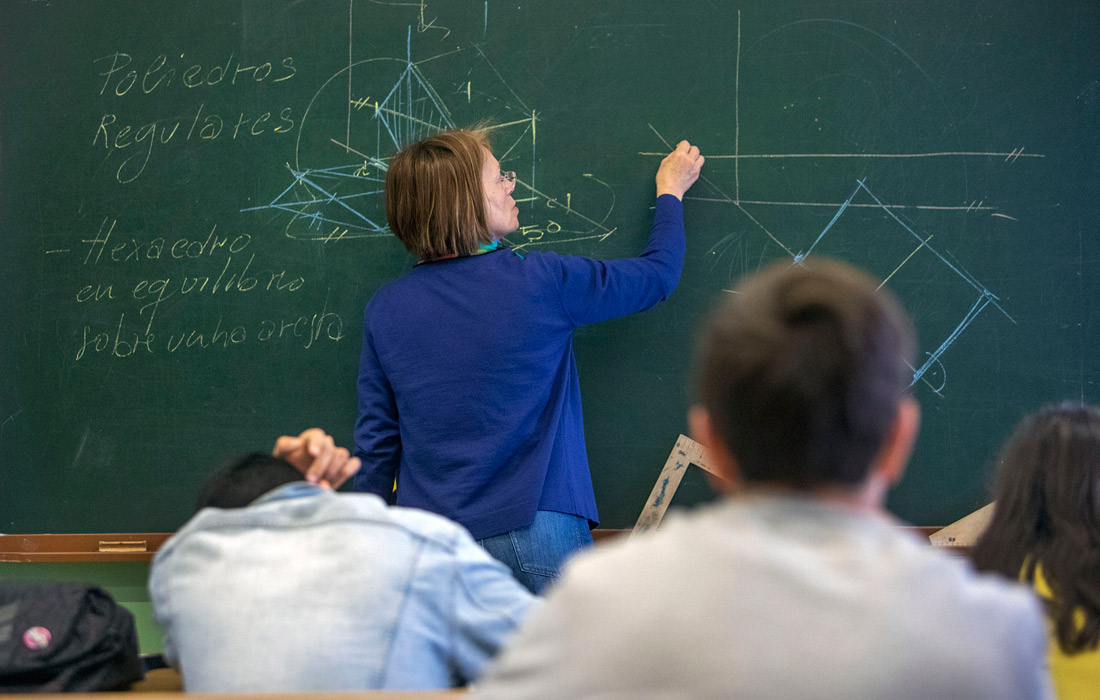 educacion-profesor-mestres-escola-aula-alumnado