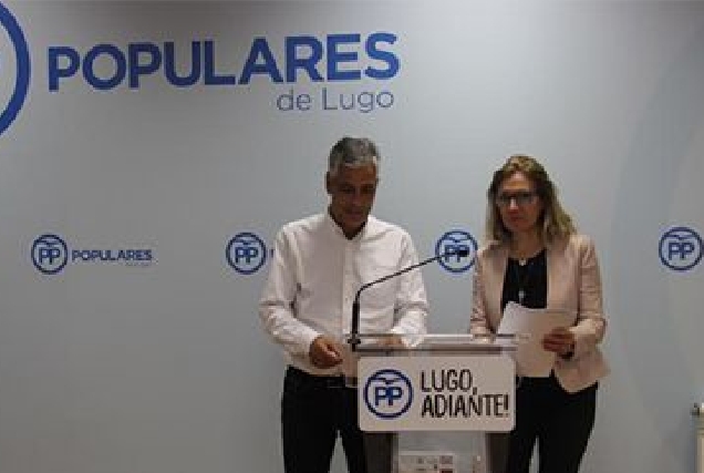 Os deputados populares Jaime Castiñeiro e Encarna Amigo valorando os orzamentos da Xunta para 2018.