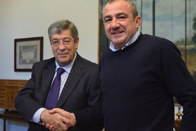 Os presidentes da Deputación e da Asociación Galega de Comercio asinaban o convenio