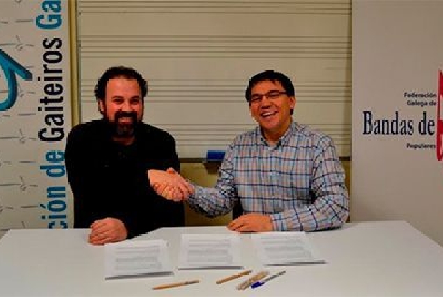 Xaneco Tubío e Armando Morales asinaban o convenio entre as asociacións