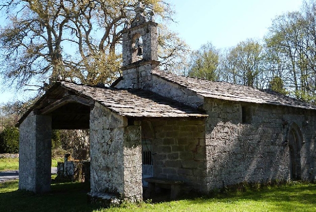 CAPELA DE BRAVOS EN OUTEIRO DE REI