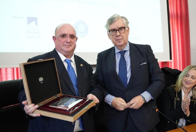 Confederación de Empresarios de Galicia medalla Domingo Rey Cofradia pescadores Celeiro