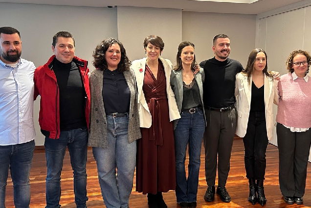 FOTO CANDIDAT@S A MARIÑA CON ANA PONTÓN E OLALLA RODIL  1