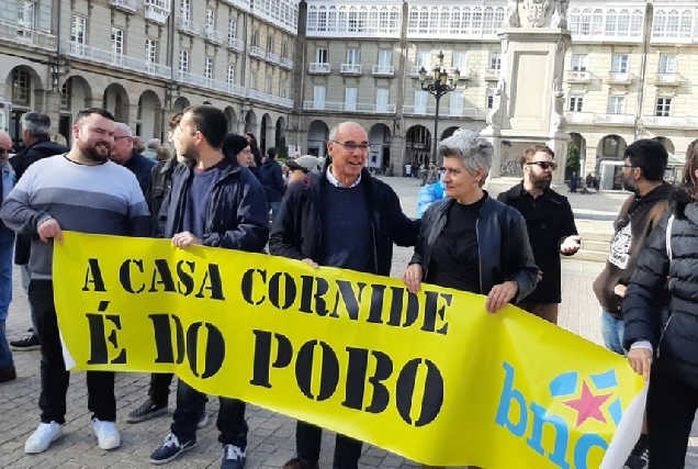 Jorquera e Queixas terman da faixa do BNG nunha marcha cívica pola recuperación da Casa Cornide