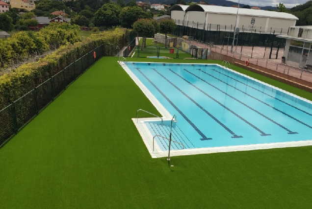 Imaxe da piscina municipal de Carral de verán